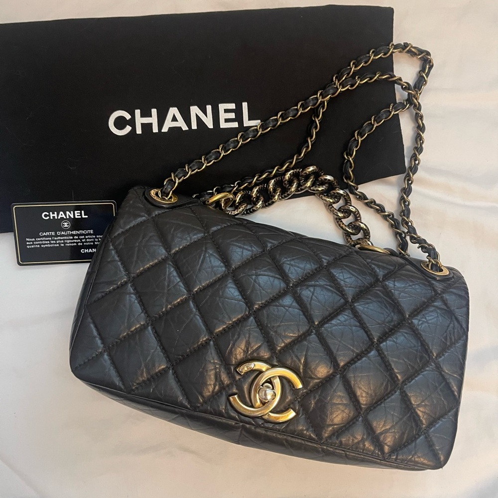 Chanel Black Quilted Calfskin Shoulder Bag - Picture 2 of 10